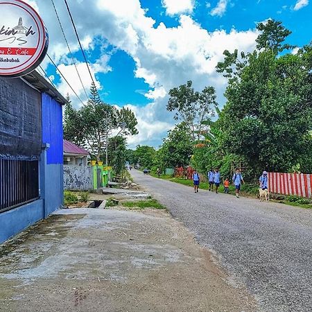 Shekinah Homestay & Cafe Waikabubak Mitra Reddoorz Εξωτερικό φωτογραφία