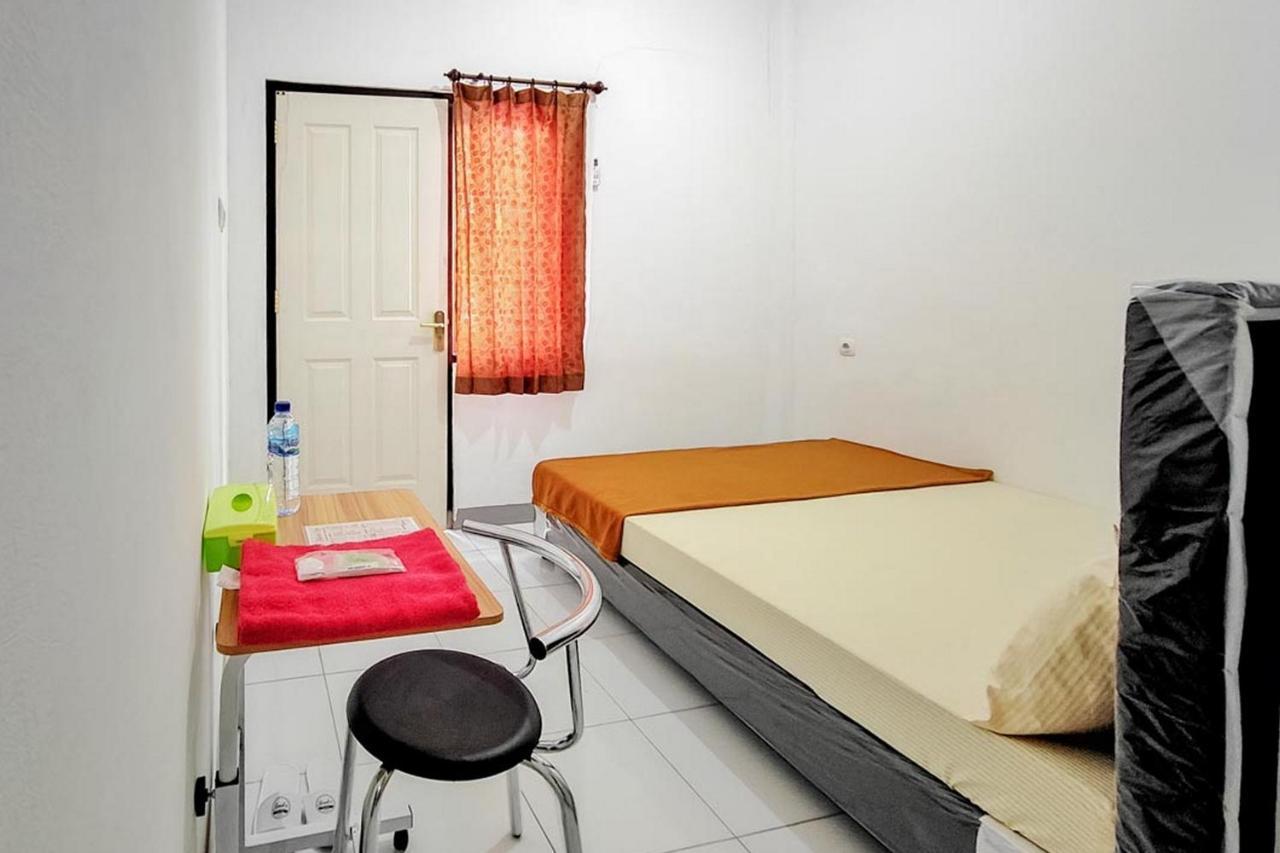 Shekinah Homestay & Cafe Waikabubak Mitra Reddoorz Εξωτερικό φωτογραφία