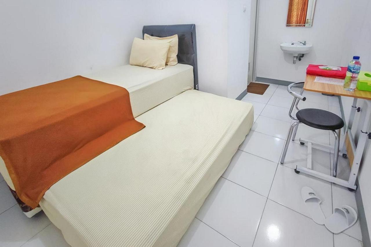 Shekinah Homestay & Cafe Waikabubak Mitra Reddoorz Εξωτερικό φωτογραφία
