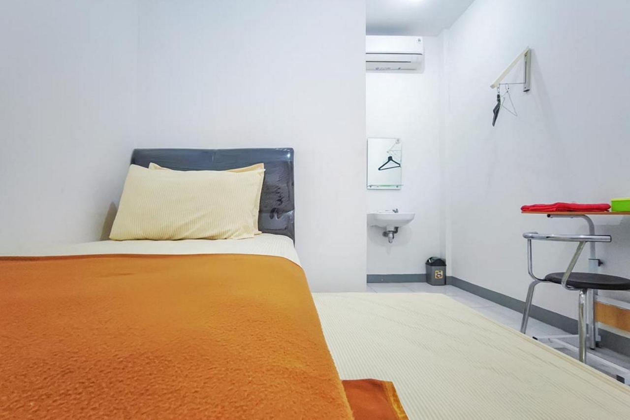 Shekinah Homestay & Cafe Waikabubak Mitra Reddoorz Εξωτερικό φωτογραφία