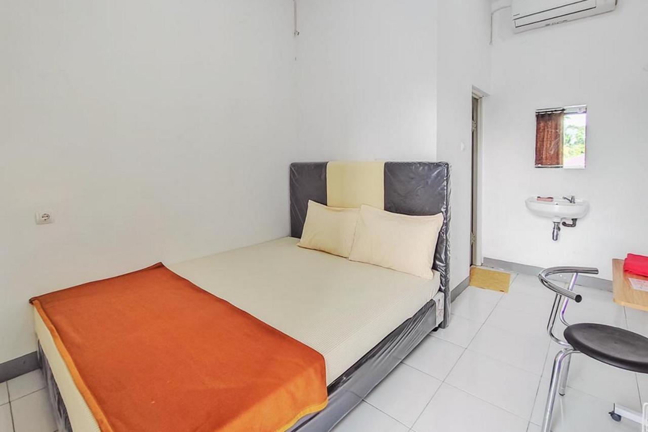 Shekinah Homestay & Cafe Waikabubak Mitra Reddoorz Εξωτερικό φωτογραφία