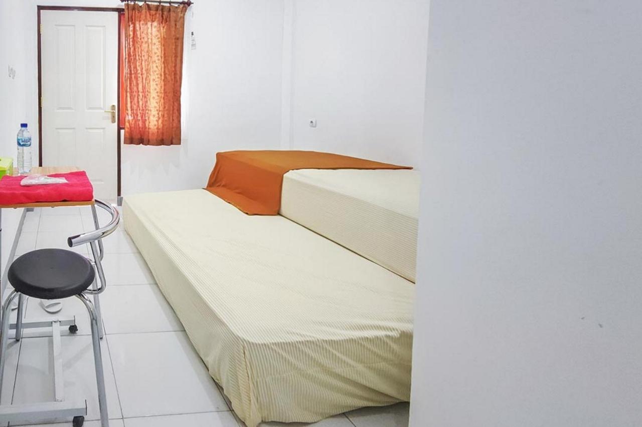 Shekinah Homestay & Cafe Waikabubak Mitra Reddoorz Εξωτερικό φωτογραφία