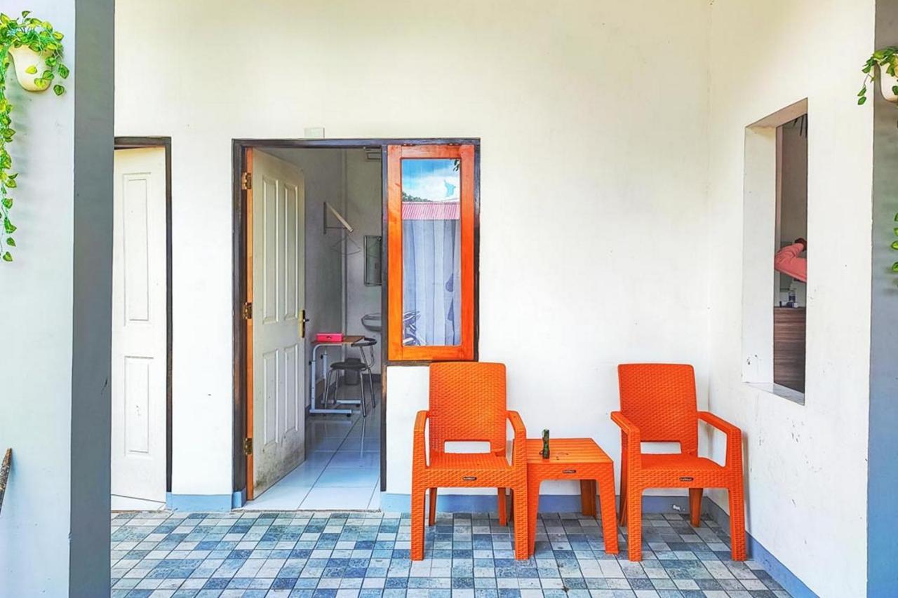 Shekinah Homestay & Cafe Waikabubak Mitra Reddoorz Εξωτερικό φωτογραφία