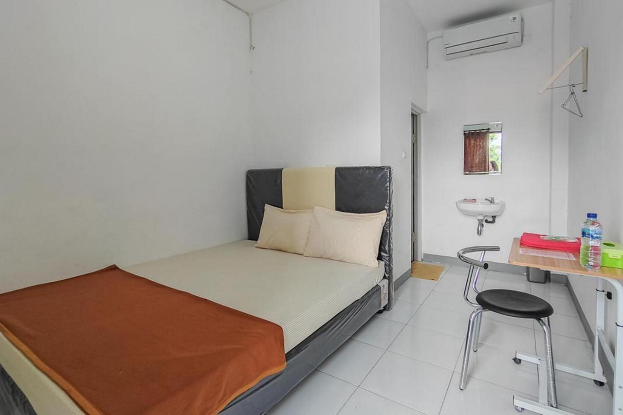 Shekinah Homestay & Cafe Waikabubak Mitra Reddoorz Εξωτερικό φωτογραφία